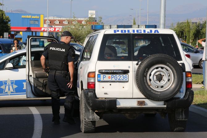 Policijska blokada na izlasku iz Podgorice