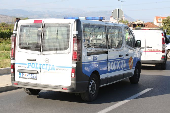 Policijska blokada na izlasku iz Podgorice