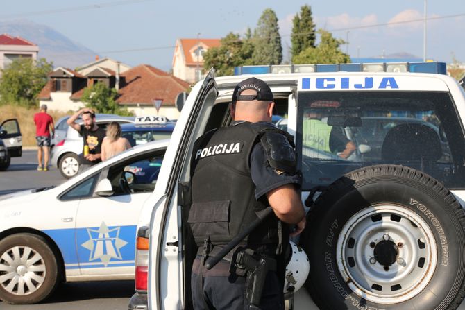 Policijska blokada na izlasku iz Podgorice