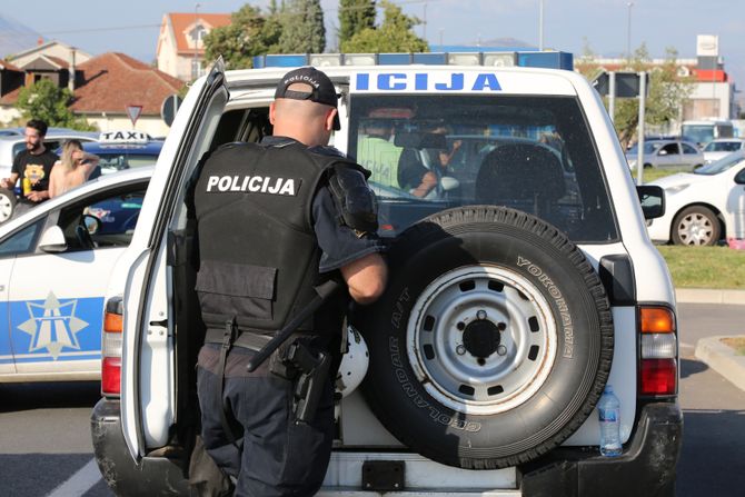 Policijska blokada na izlasku iz Podgorice