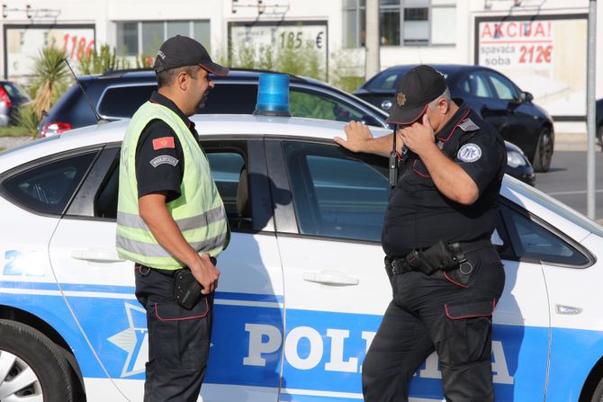 Policijska blokada na izlasku iz Podgorice