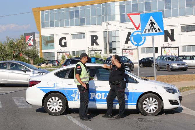 Policijska blokada na izlasku iz Podgorice