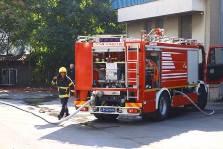Požar Novi Beograd barake vatrogasci
