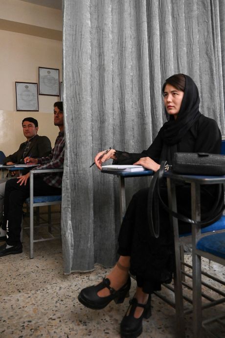 Avganistan Kabul žene univerzitet studenti razdvojeni zavesa