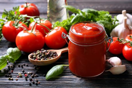 Domaći paradajz zimnica kečap ketchup