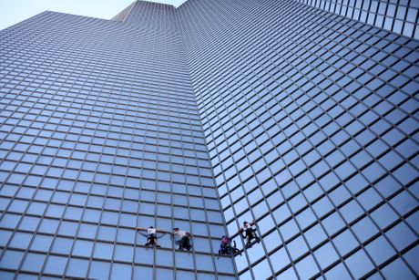 Alen Robert Francuska Spajdermen penjanje Pariz toranj Alen Robert Francuska Spajdermen penjanje Pariz toranj