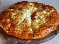 Pica, pica sa dve vrste sira