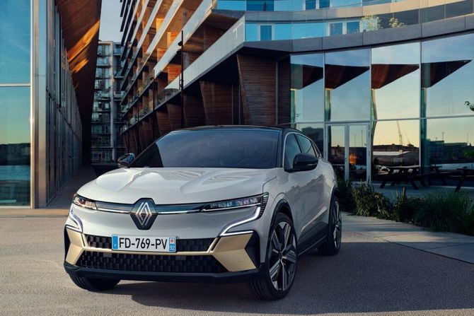 Renault Megane E-Tech - Sledeća generacija popularnog hečbeka u potpuno električnom izdanju.