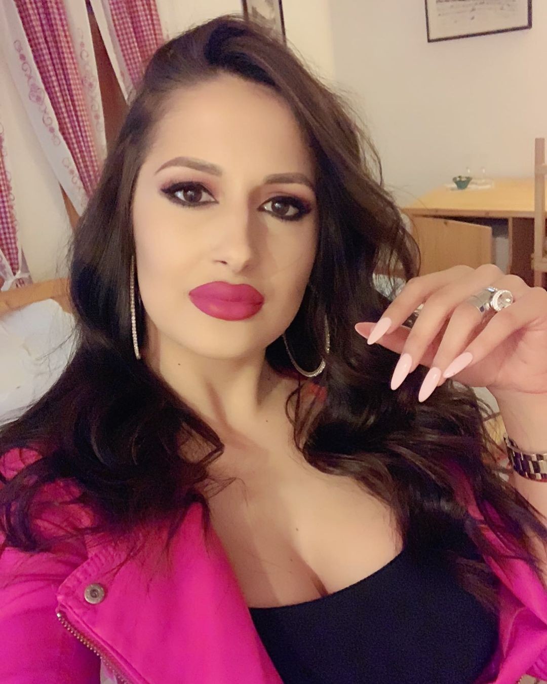 "Ti si nevaspitana i lopov!" Pevačica optužila koleginicu za krađu bakšiša: "Rekla mi je da sam nesposobna"