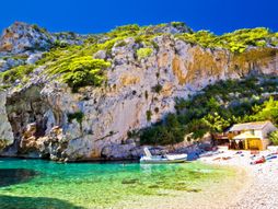 Croatia Island Ostrvo Vis pad sa stene