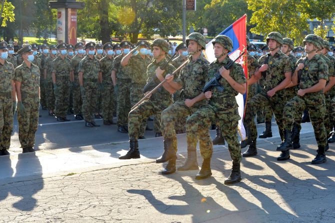 Vojska svečanost najmlađi oficiri