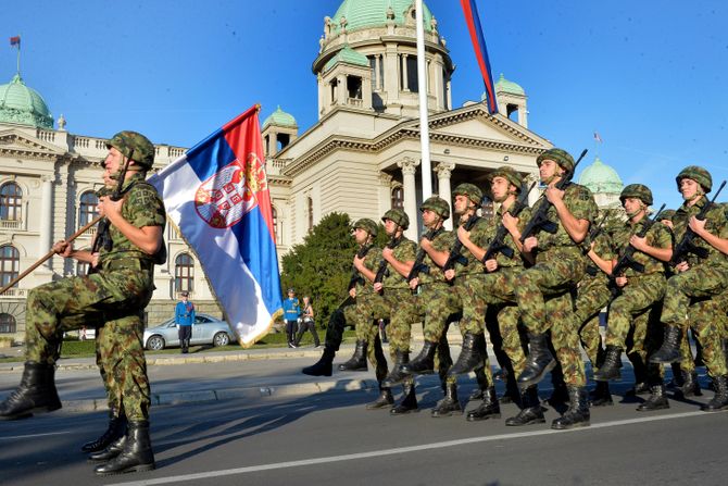 Vojska svečanost najmlađi oficiri