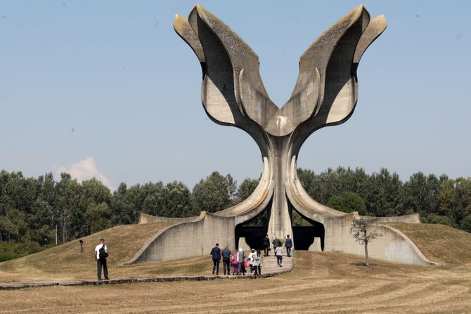 Jasenovac, spomenik, Porfirije Jasenovac, spomenik, Porfirije
