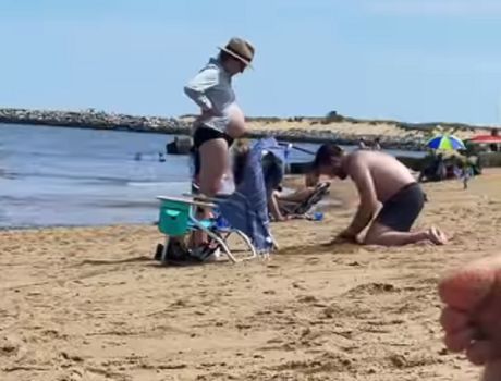 Trudnica stomak plaža rupa Trudnica stomak plaža rupa