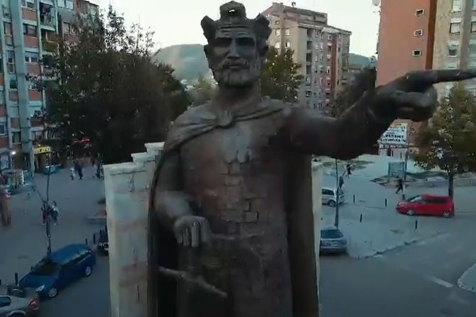 Spomenik Knezu Lazaru, KiM Spomenik Knezu Lazaru, KiM
