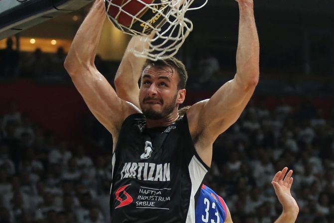 KK Partizan - Anadolu Efes, Prijateljska utakmica