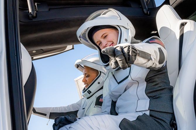 SpaceX, prva civilna misija u svemir SpaceX, prva civilna misija u svemir