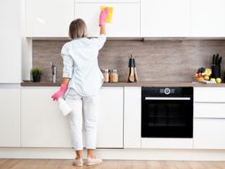 čišćenje doma, čišćenje, dom, Žena čišćenje kuhinja Woman doing Cleaning Kitchen