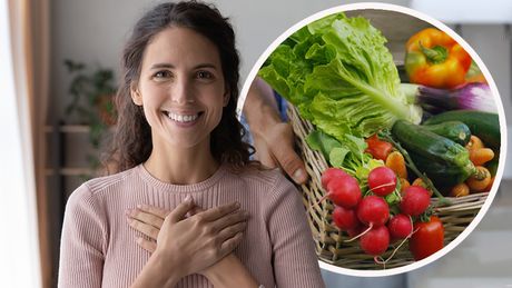 Žena srce povrće korpa zdrava hrana
