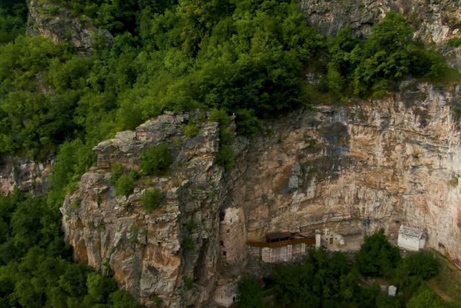 Gornja Savina isposnica, planina Čemerno, isposnica Svetog Save