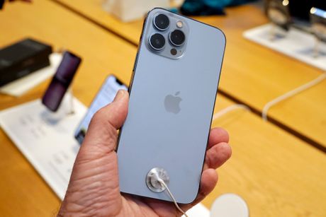 iPhone 13 iPhone 13