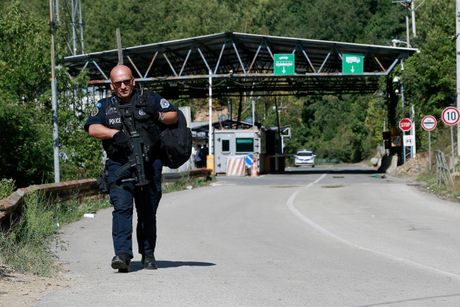 Kosovo, granica Brnjak, barikade