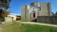 Mladi iz Berana krenuli na hodočašće u manastir Ostrog: Među njih 24, i bliznakinje Anđelina i Kalina
