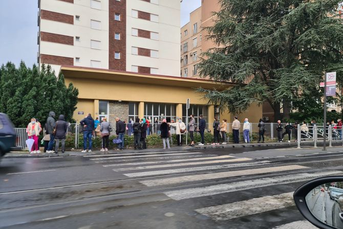 Ispred beogradskih kovid ambulanti redovi već u 7 jutros, a do pre mesec dana bilo je prazno - Vimarsana News