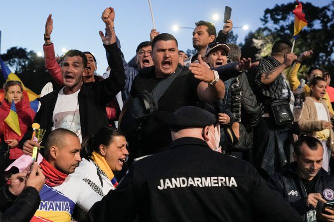 Rumunija, Protest desničara u Bukureštu zbog vladinih kovid mera Virus Outbreak Romania Protest