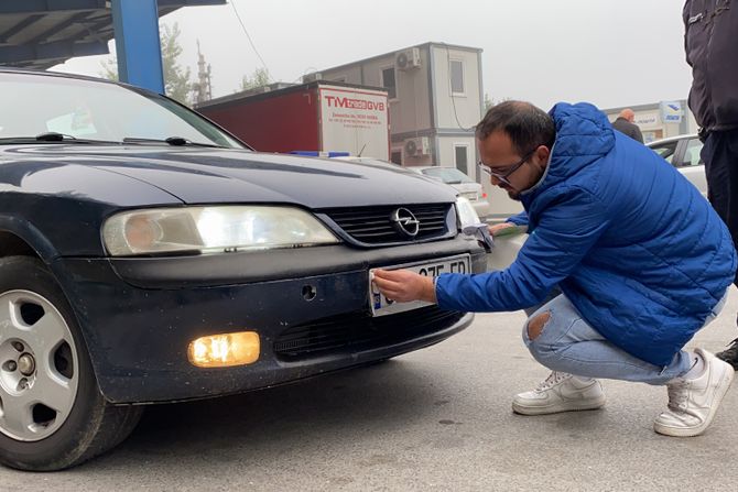 KIM PRELAZI STANJE  rezim sa nalepnicama za prekrivanje specificnih delova registarskih oznaka