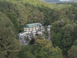 Atomska banja Gornja Trepča, Finci