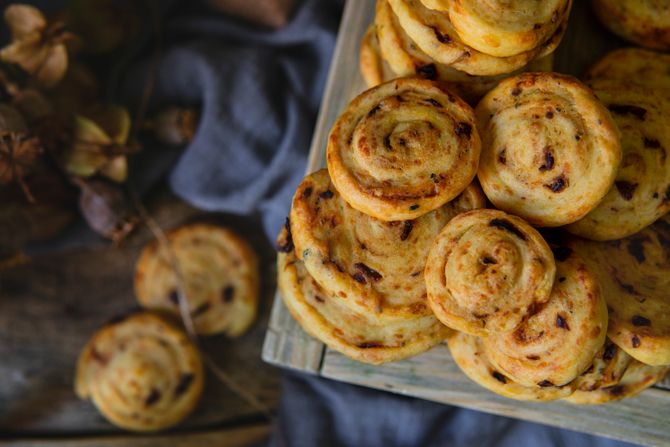 Pužići testo pecivo slano Pužići testo pecivo slano