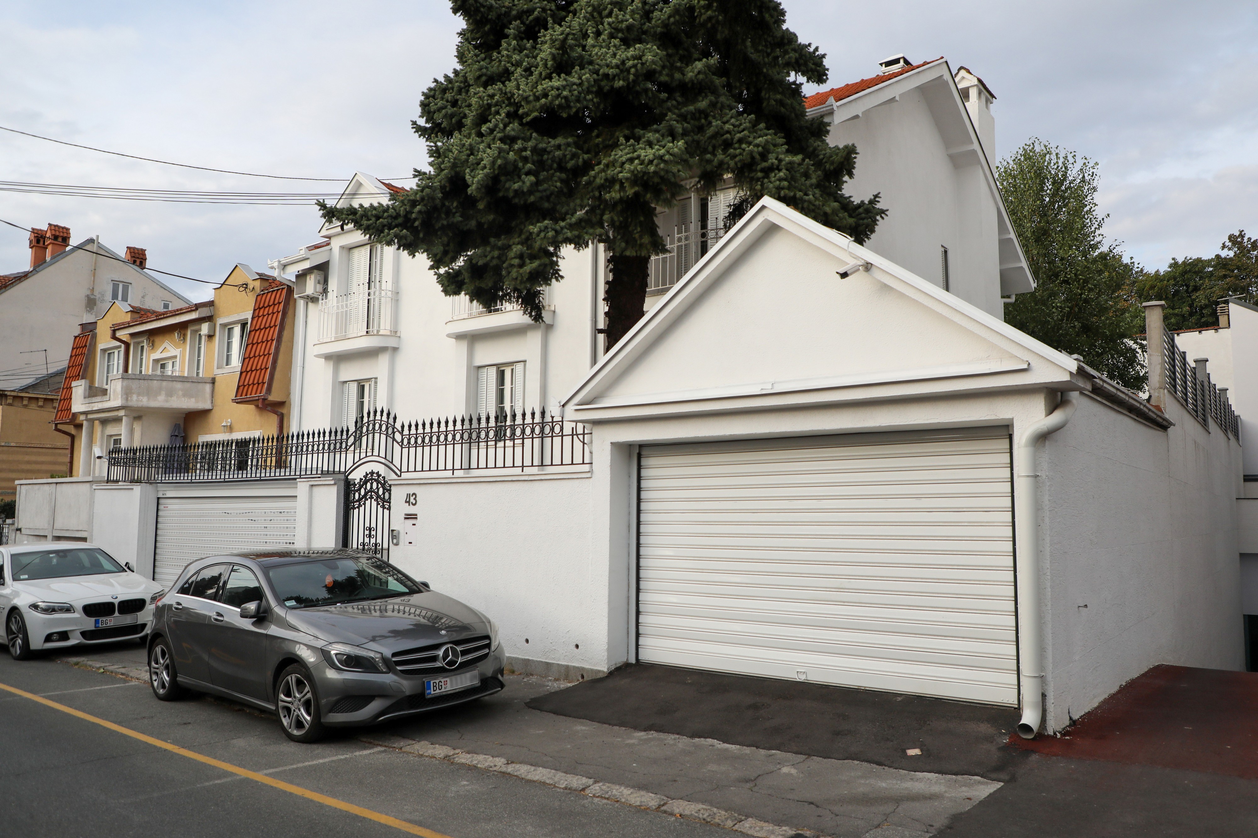 "Imamo dve kuće, on će biti naslednik" Bivšeg zadrugara čeka ogromno bogatstvo, a sad se oglasio iz luks vile