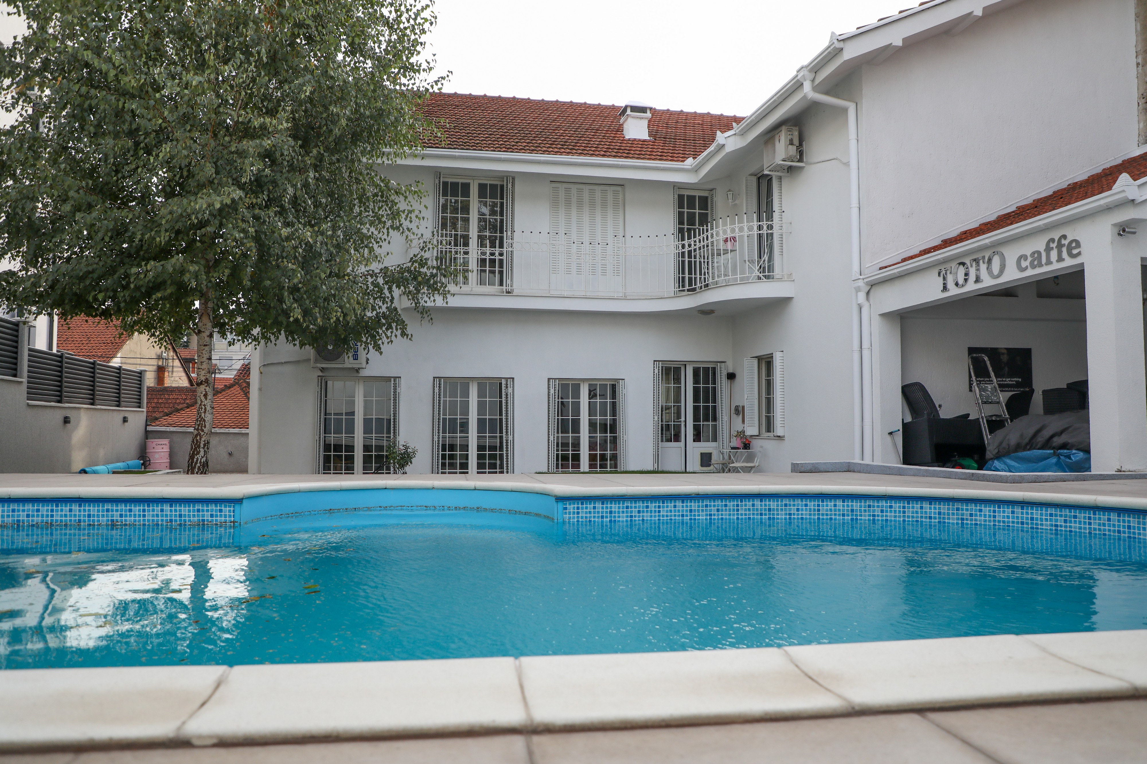 "Imamo dve kuće, on će biti naslednik" Bivšeg zadrugara čeka ogromno bogatstvo, a sad se oglasio iz luks vile