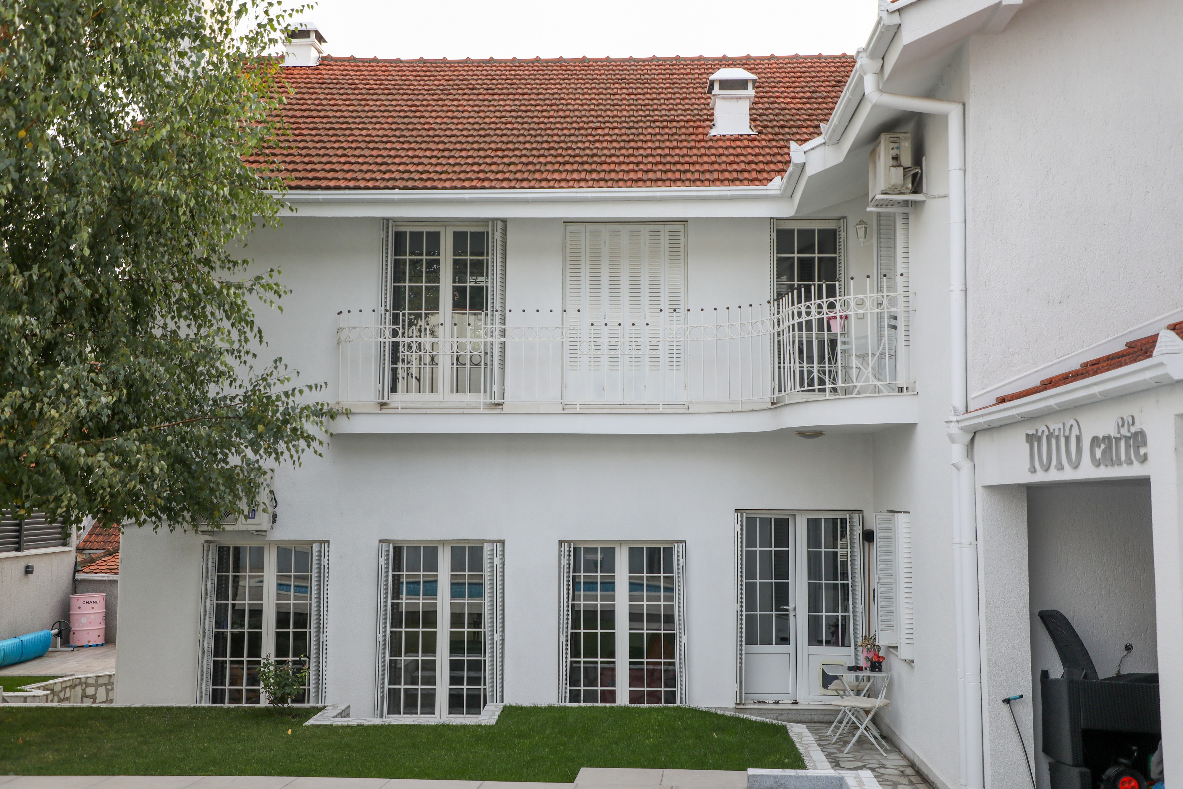 "Imamo dve kuće, on će biti naslednik" Bivšeg zadrugara čeka ogromno bogatstvo, a sad se oglasio iz luks vile