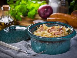 Pasta sauerkraut sausage kobasica jelo hrana