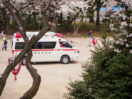 Japan hitna pomoc ambulantna kola sanitet park