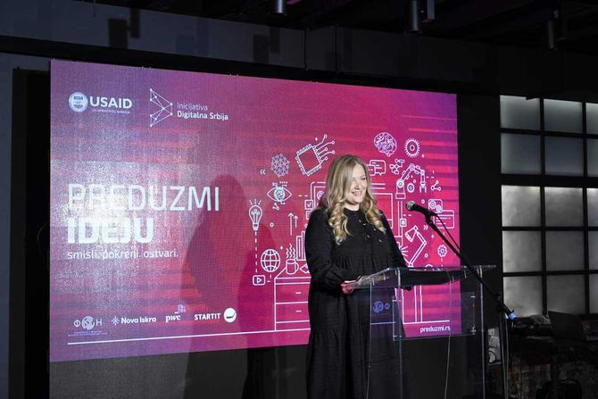 Bojana Tomić Brkušanin, direktorka za operacije i pravno-regulatorne poslove, Inicijativa „Digitalna Srbija“ i direktorka projekta „Preduzmi ideju"