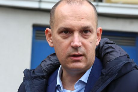 Lončar, kardiohirurg Martin Kostolni, Ilić, Tiršova Lončar, kardiohirurg Martin Kostolni, Ilić, Tiršova