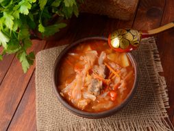 Kuvani kupus sa mesom hrana jelo ručak kuhinja recept