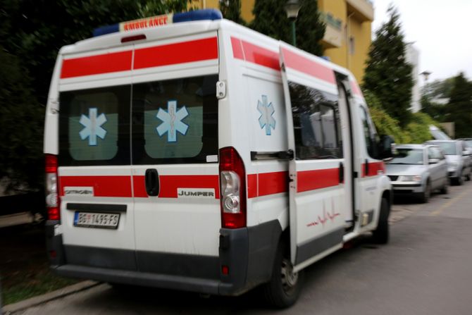 Sanitet, ambulantna kola hitna pomoć, Tiršova - Univerzitetska dečja klinika bolnica