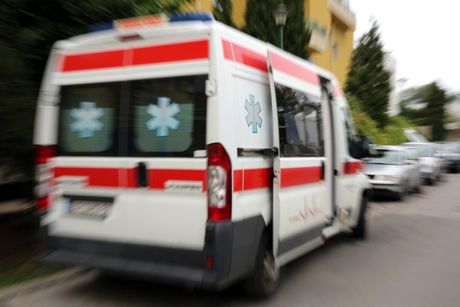 Sanitet, ambulantna kola hitna pomoć, Tiršova - Univerzitetska dečja klinika bolnica