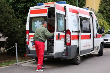 Sanitet, ambulantna kola hitna pomoć, Tiršova - Univerzitetska dečja klinika bolnica