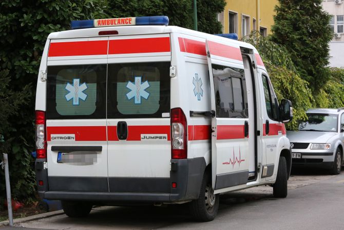 Sanitet, ambulantna kola hitna pomoć, Tiršova - Univerzitetska dečja klinika bolnica