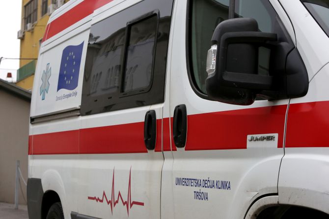 Sanitet, ambulantna kola hitna pomoć, Tiršova - Univerzitetska dečja klinika bolnica