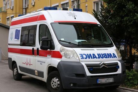 Sanitet, ambulantna kola hitna pomoć, Tiršova - Univerzitetska dečja klinika bolnica