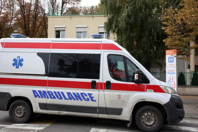 Sanitet, ambulantna kola hitna pomoć, Tiršova - Univerzitetska dečja klinika bolnica