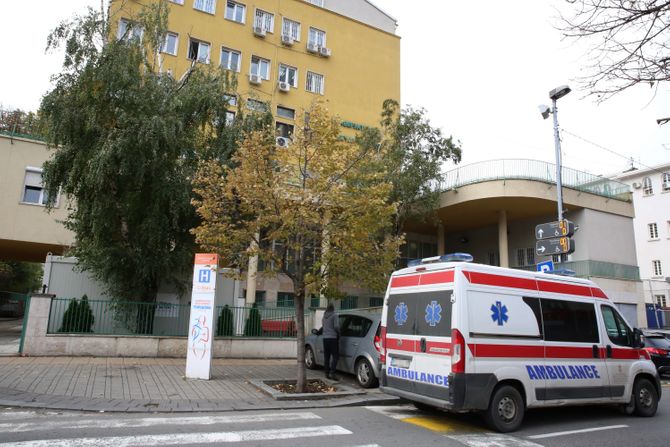 Sanitet, ambulantna kola hitna pomoć, Tiršova - Univerzitetska dečja klinika bolnica