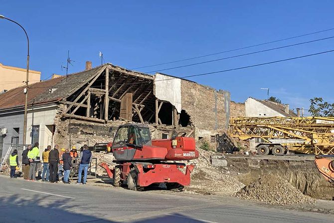 Obrušen zid, rušenje, Zrenjanin, zgrada