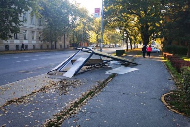 Subotica, autobus srušio stajalište